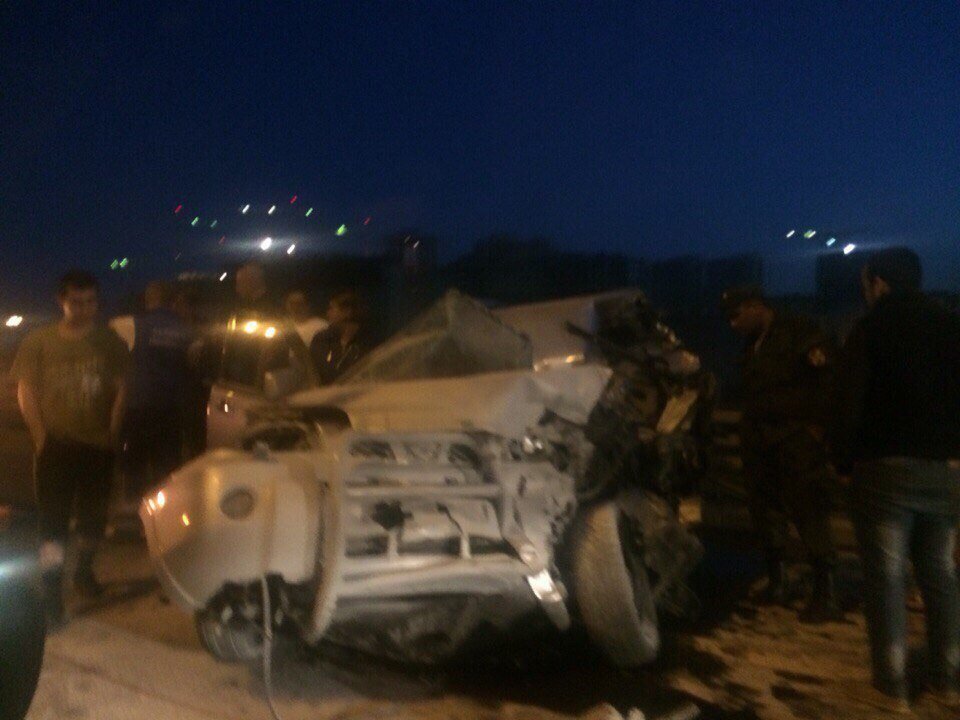 На КАД Nissan врезался в грузовик (3).jpg