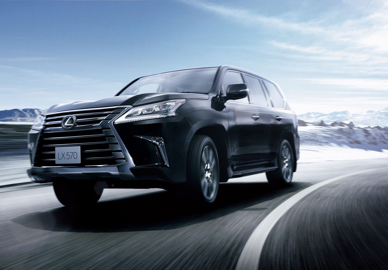 2016-Lexus-LX-570-Japan-Spec-front-three-quarters-dynamic-left.jpg