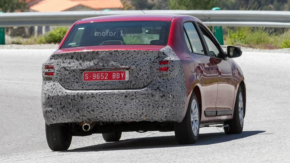 Обновленный седан Dacia Logan замечен на дорожных тестах (1).jpg