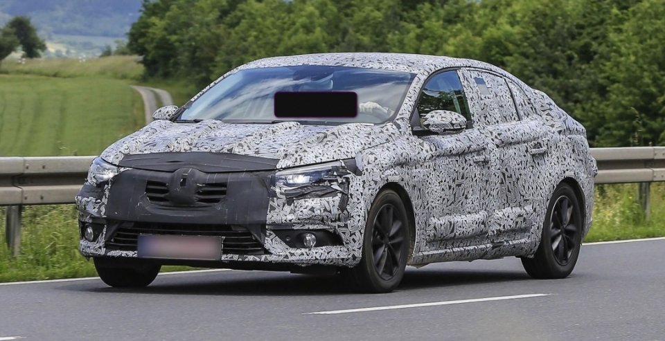 Renault приступил к тестированиям нового поколения седана Fluence (2).jpg