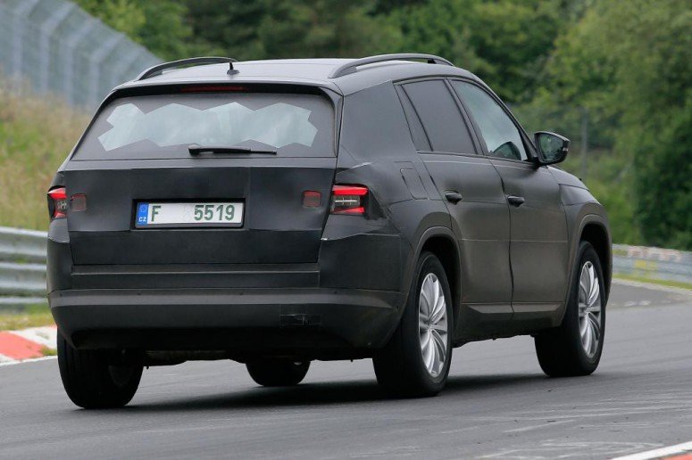 Новый Skoda Kodiaq замечен на тестах в Нюрбургринге (6).jpg