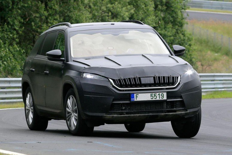 Новый Skoda Kodiaq замечен на тестах в Нюрбургринге (2).jpg