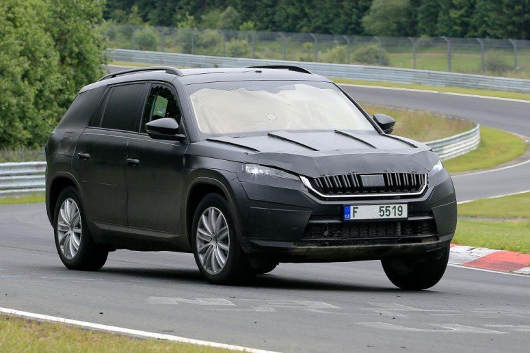 Новый Skoda Kodiaq замечен на тестах в Нюрбургринге (3).jpg