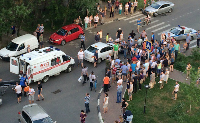 В Подмосковье пьяный водитель сбил двух девочек на переходе (2).png