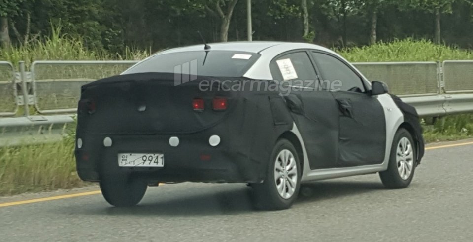 На тестах в Южной Корее замечен KIA Rio нового поколения (2).jpg