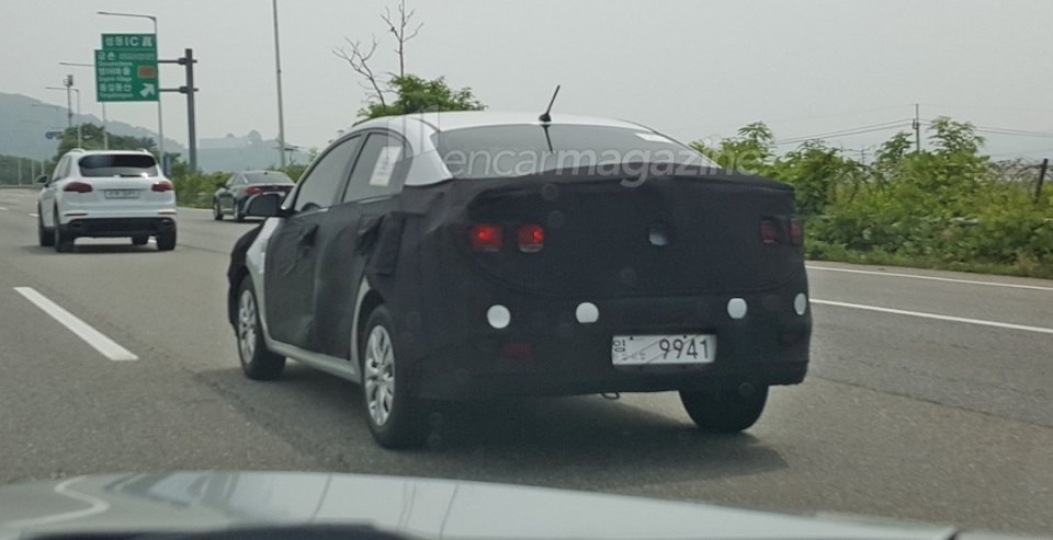 На тестах в Южной Корее замечен KIA Rio нового поколения (1).jpg