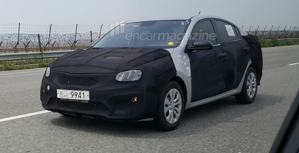 На тестах в Южной Корее замечен KIA Rio нового поколения (3).jpg