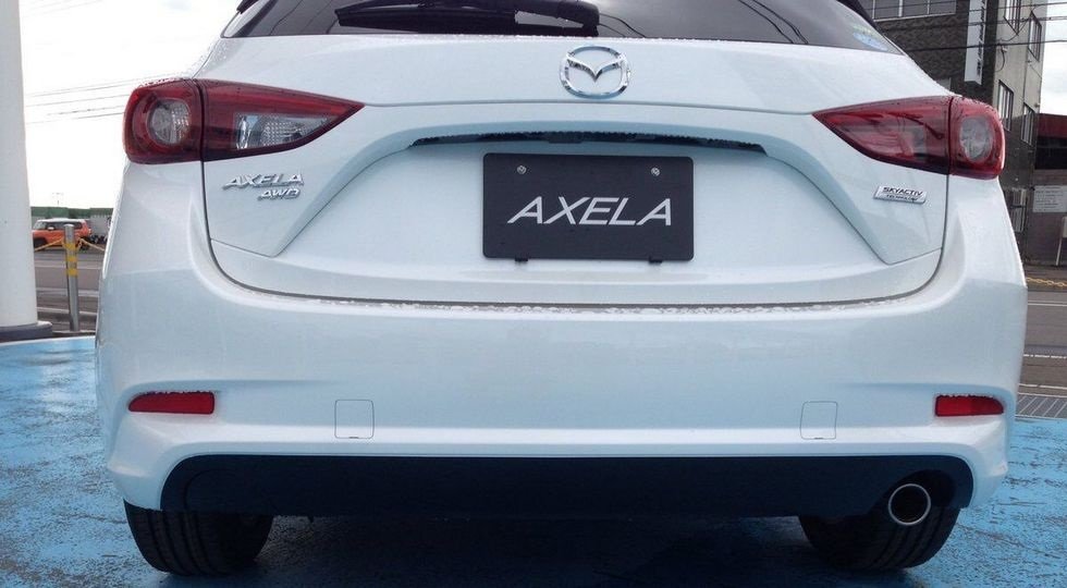 В Сети появились фото нового хэтчбека Mazda3 (5).jpg