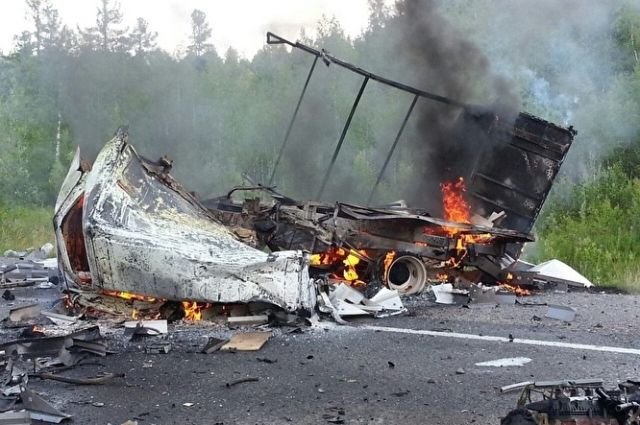 В ДТП с бензовозом в Югре погибли два человека (1).jpg