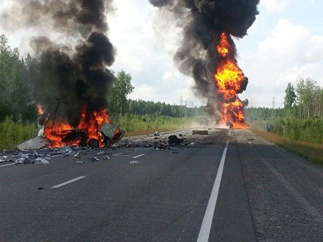 В ДТП с бензовозом в Югре погибли два человека (2).jpg