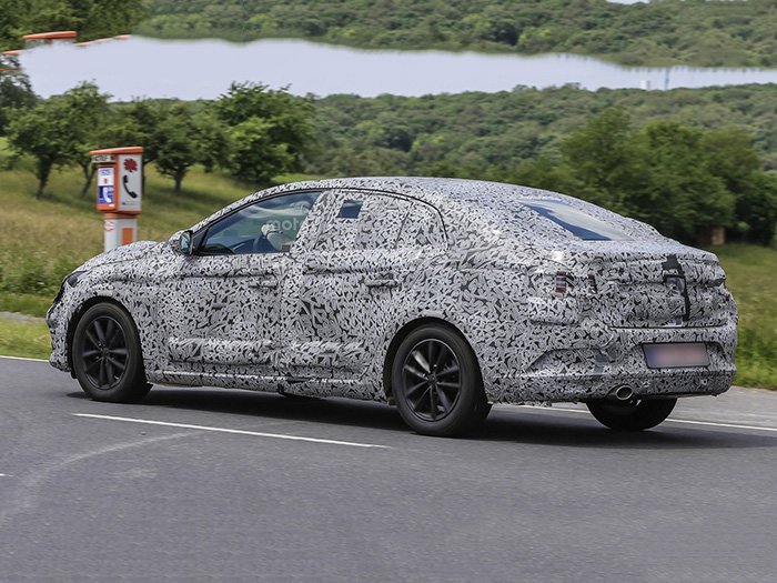 12 июля будет представлен седан Renault Megane (2).jpg
