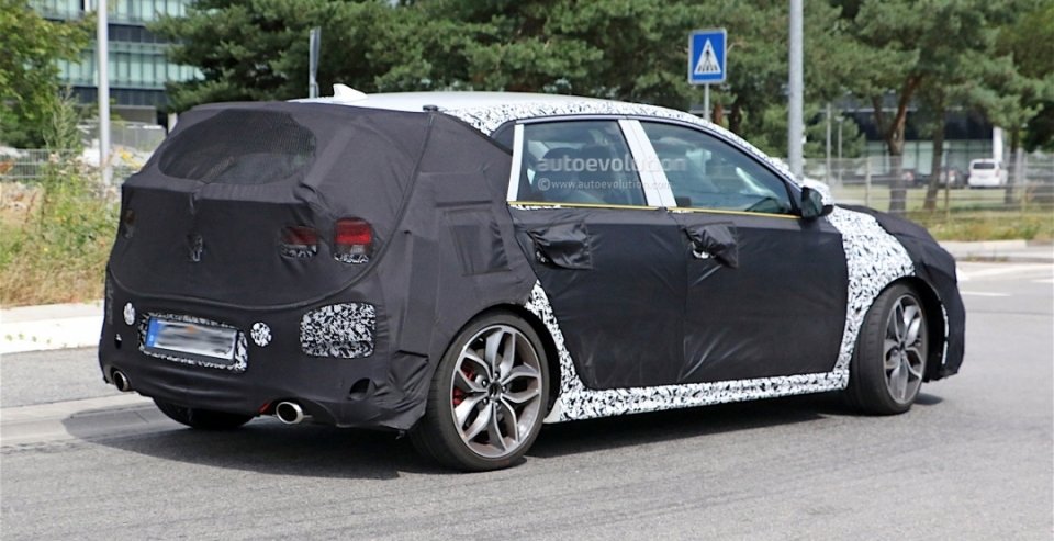 Серийная версия хэтчбека Hyundai i30 N заснята на тестах (3).jpg