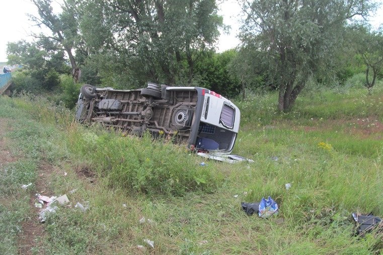 Под Оренбургом в ДТП с микроавтобусом пострадали 9 человек (1).jpg