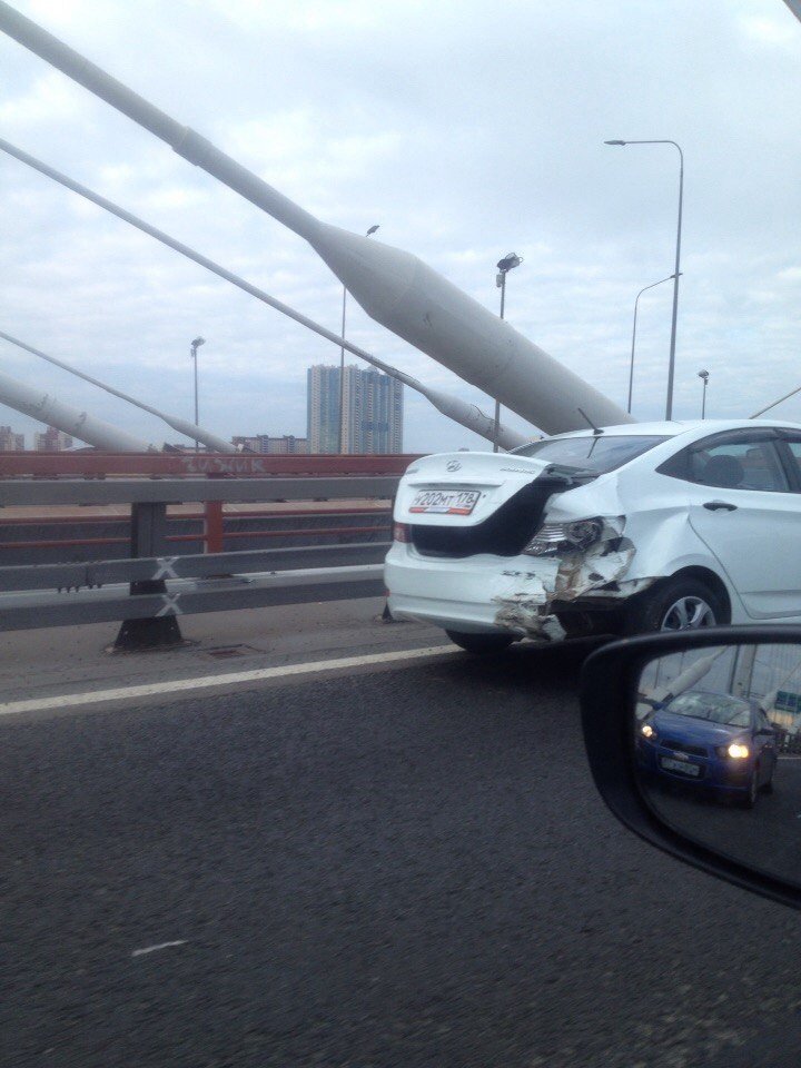 В Петербурге ВАЗ опрокинул самосвал (3).jpg