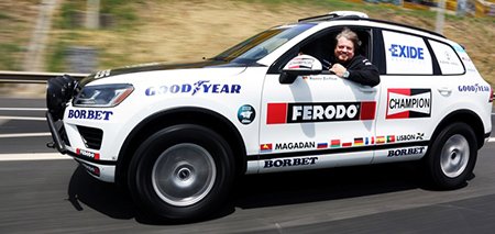 Rainer_Zietlow_Driving_Volkswagen_Touareg-[2].jpg