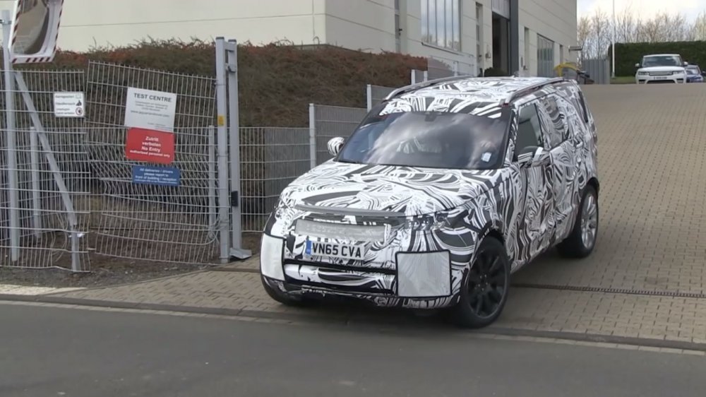 Прототип Land Rover Discovery проходит тесты в Нюрбургринге (1).jpg