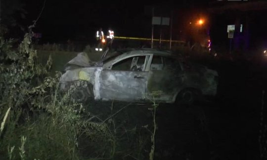 В Казани иномарка врезалась в бетонную опору и сгорела (2).jpg
