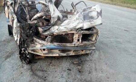 В Еткульском районе ВАЗ врезался в дерево и взорвался – двое погибли (1).jpg