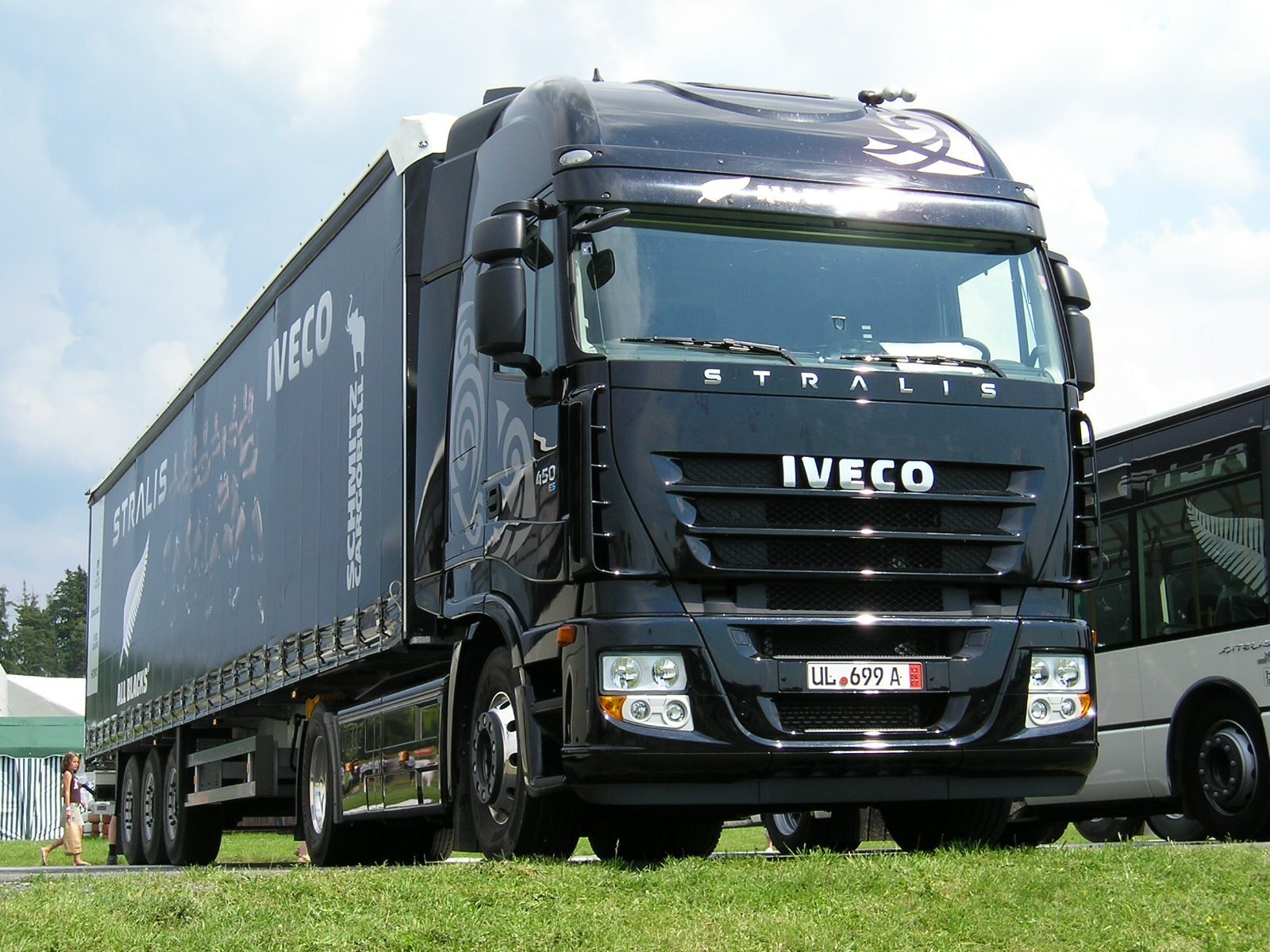 Скоро начнутся продажи грузовика Iveco Stralis (1).jpg
