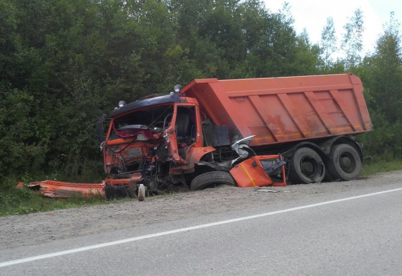 В Пермском крае в ДТП с КамАЗом и Газелью погибли два человека (4).jpg