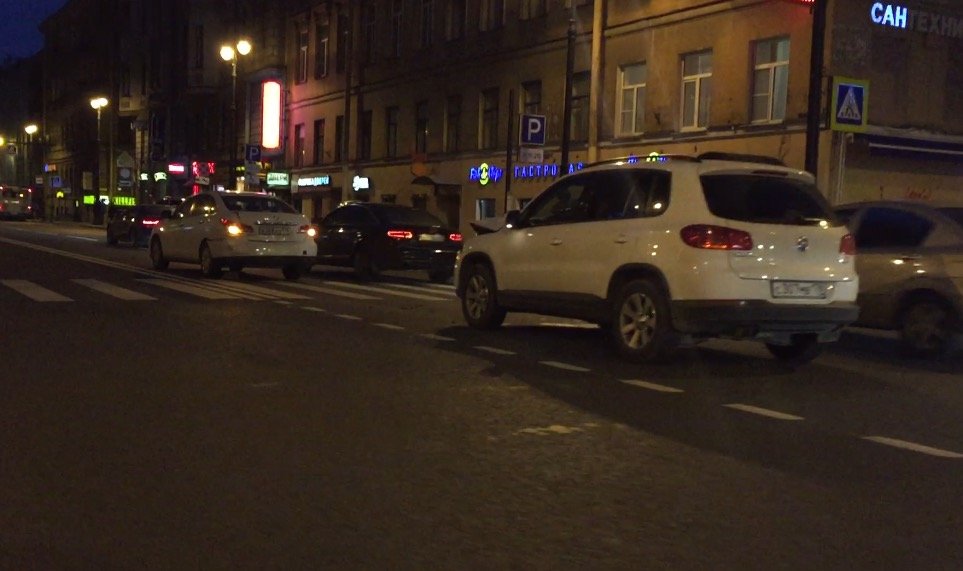 Volkswahen Tiguan влетел в Nissan Almera на улице Восстания. ДТП на улице Восстания