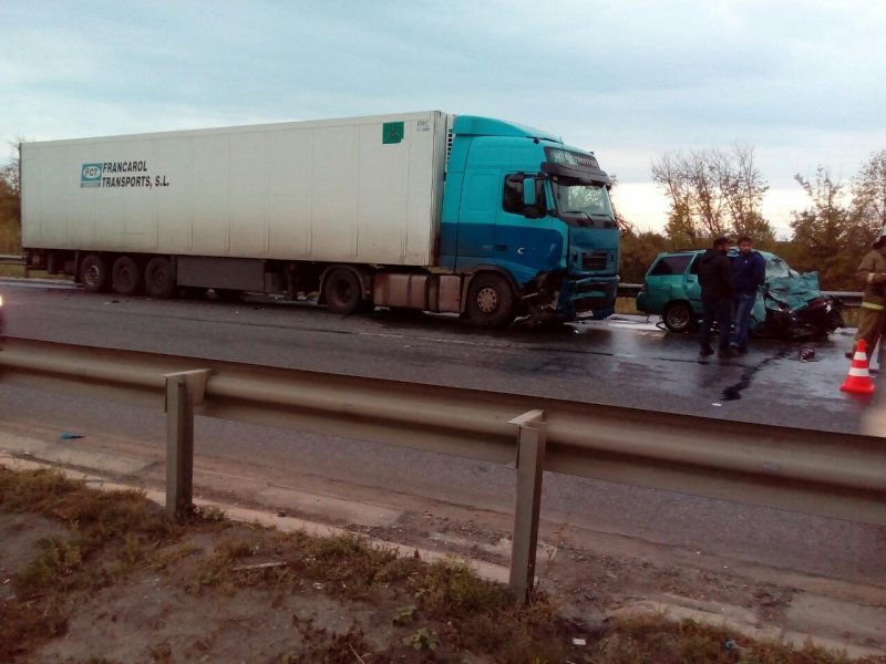 В ДТП с фурой под Сызранью погибли два человека (1).jpg