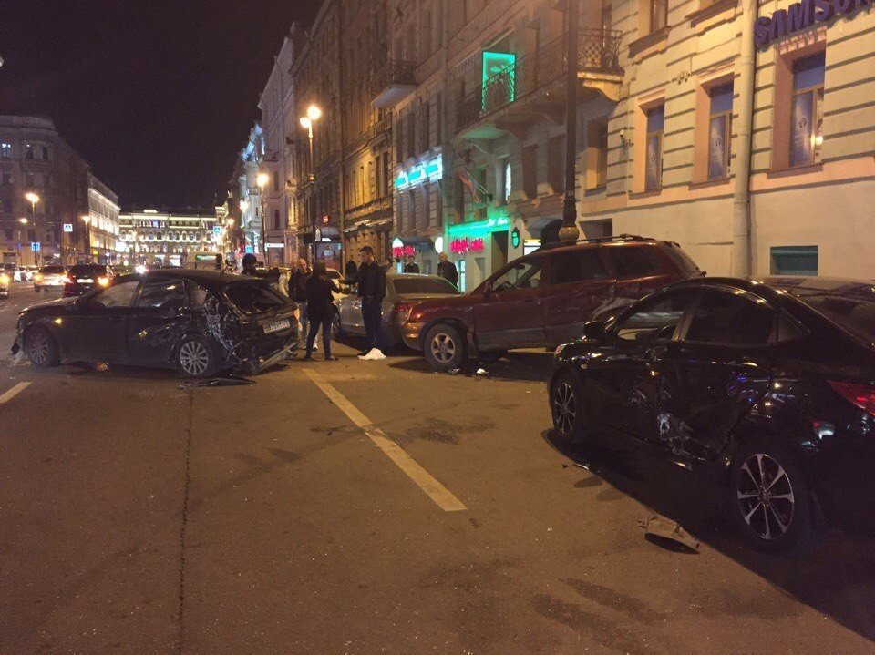 В центре Петербурга произошло массовое ДТП В центре Петербурга произошло массовое ДТП.jpg