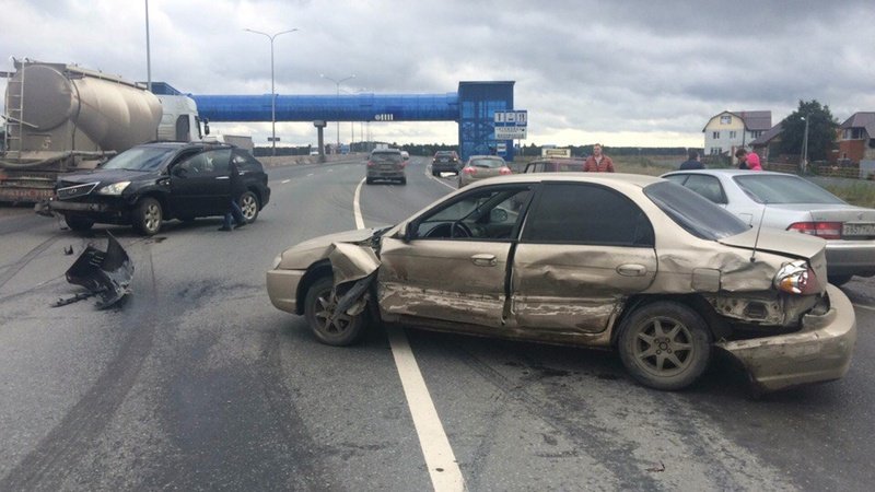 В ДТП в Тюмени на объездной дороге пострадали 5 человек В ДТП в Тюмени на объездной дороге пострадали 5 человек (3).jpg