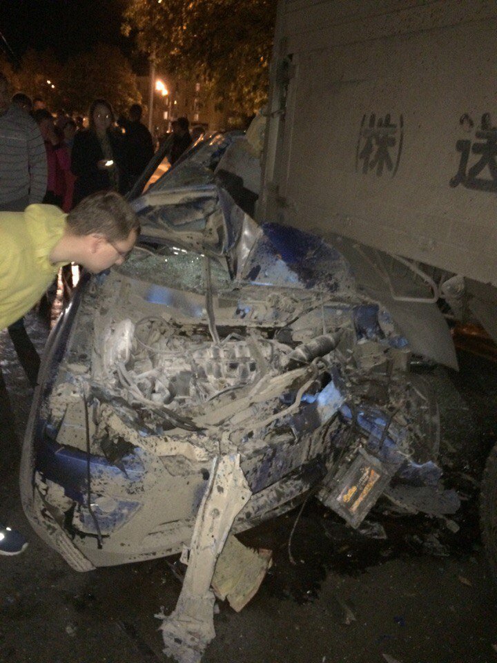 В Уфе Ford въехал в прицеп фуры погибли два человека (3).jpg