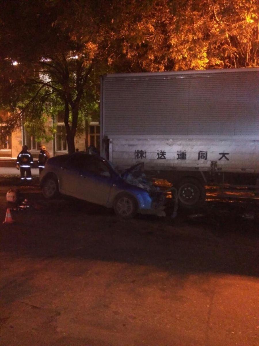 В Уфе Ford въехал в прицеп фуры погибли два человека (1).jpg