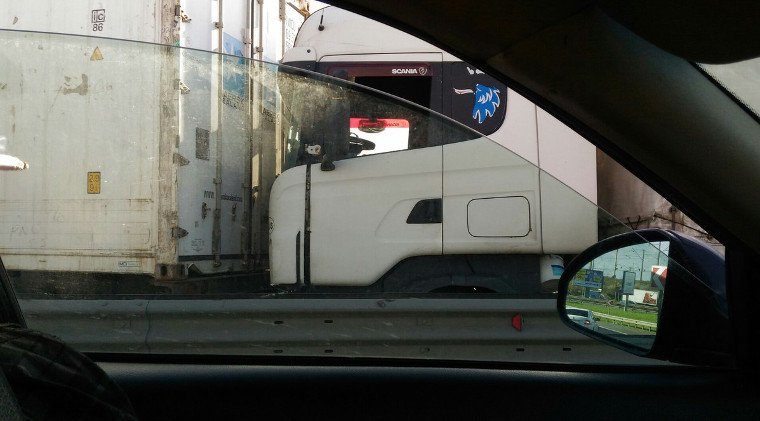 На КАД в Петербурге крупное ДТП с фурами (2).jpg