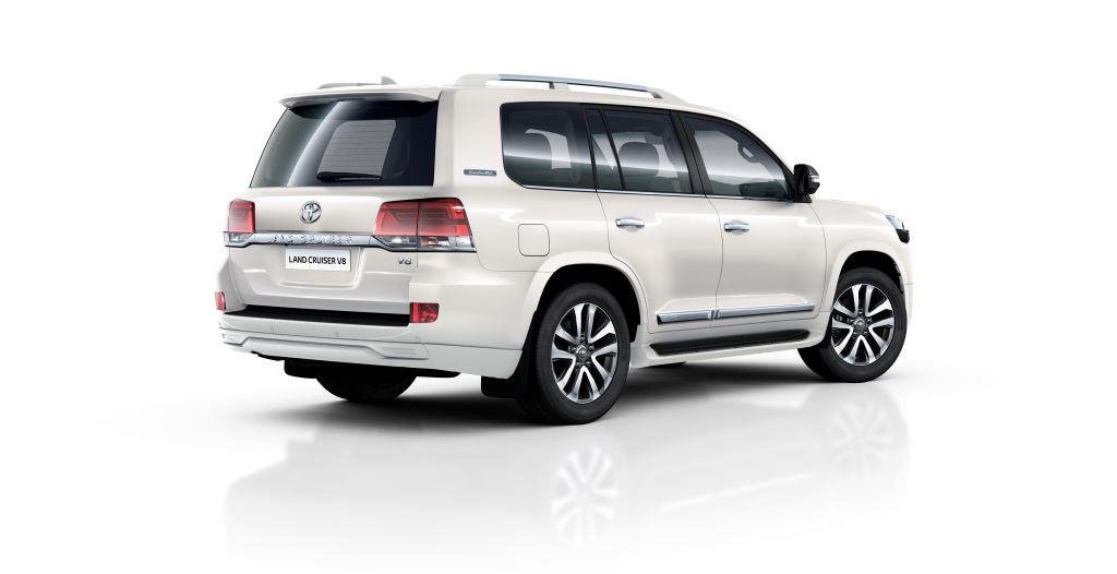 Toyota Land Cruiser 200 – Executive Black и Executive White (4).jpg