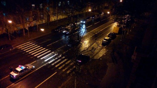 В Петербурге на Литовской улице сбитого пешехода забросило на крышу автомобиля В Петербурге на Литовской улице сбитого пешехода забросило на крышу автомобиля (3).jpg