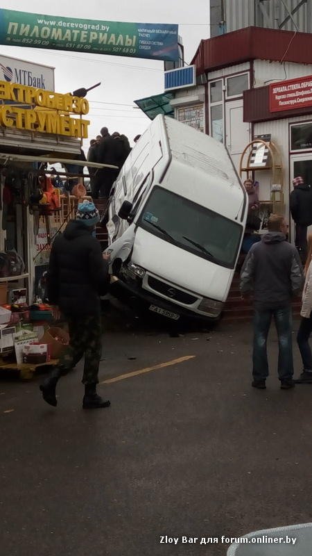 ДТП в Белоруссии - микроавтобус слетел с трассы