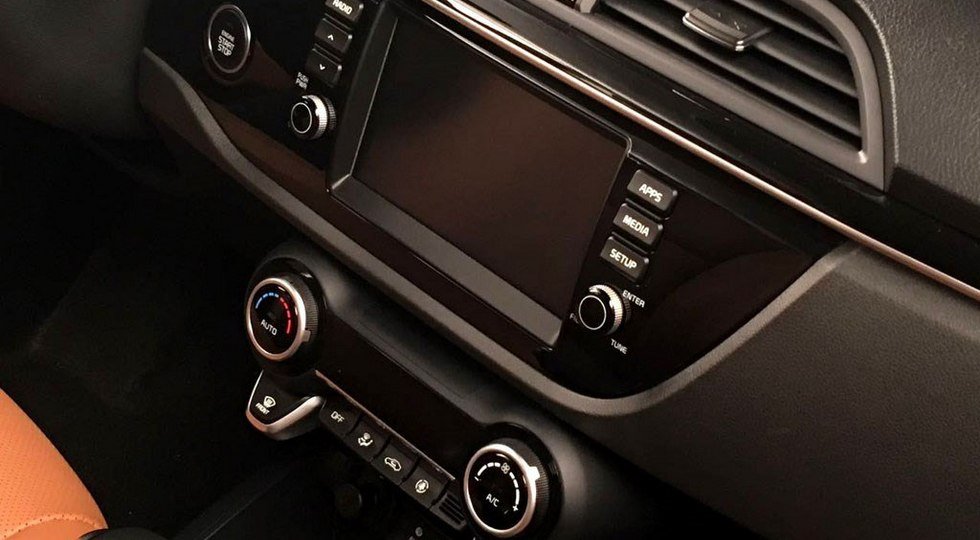 В Сети появились фото салона новой KIA Rio (3).jpg