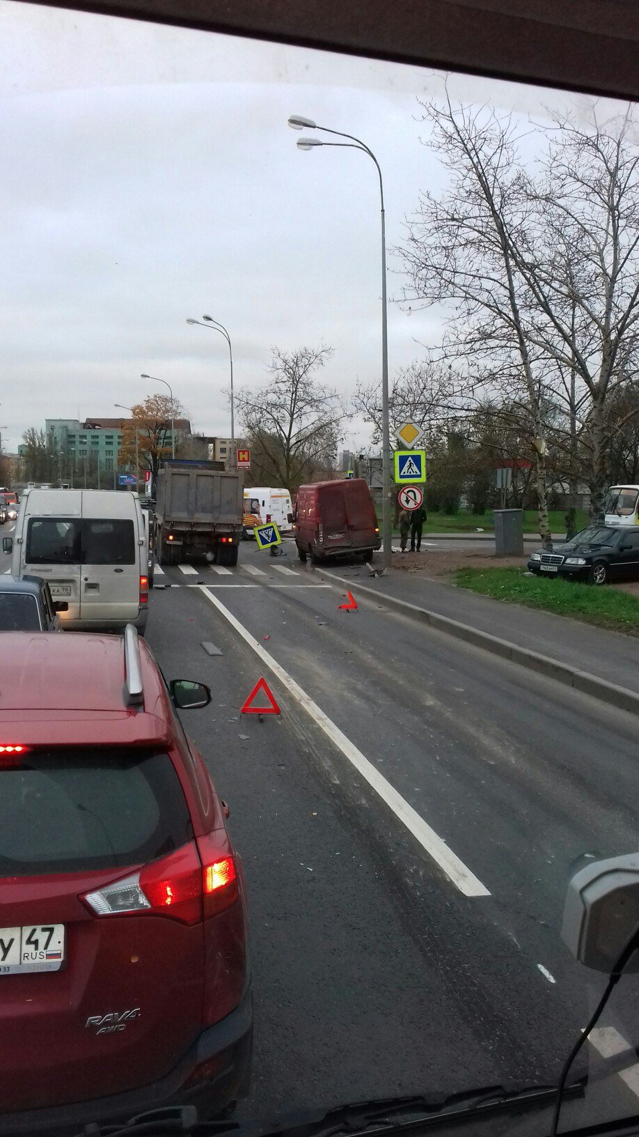 Массовое ДТП на Октябрьской набережной в Петербурге (4).jpg