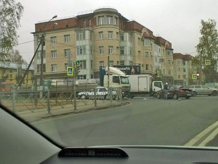 Пенсионер и младенец пострадали в ДТП в Колпино (4).jpg