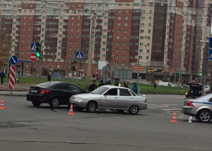 В ДТП на Ленинском в Петербурге пострадала девочка (1).jpg