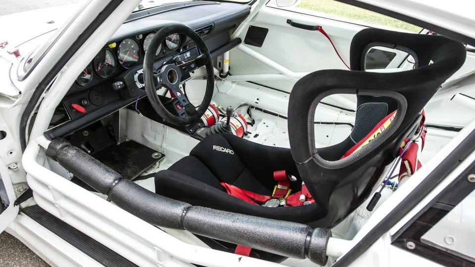 Раритетный спорткар Porsche 911 GT2 Evo оценили в 1,7 млн долларов (1).jpg