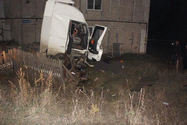 Пьяный водитель грузовика устроил ДТП с пятью погибшими на Урале (5).JPG