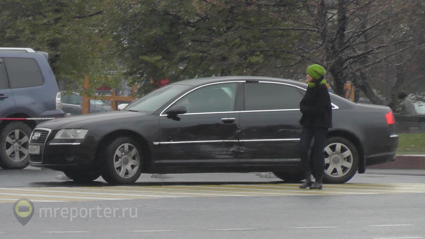 ДТП в Москве, полицейский автомобиль и машина с номером А403МР97