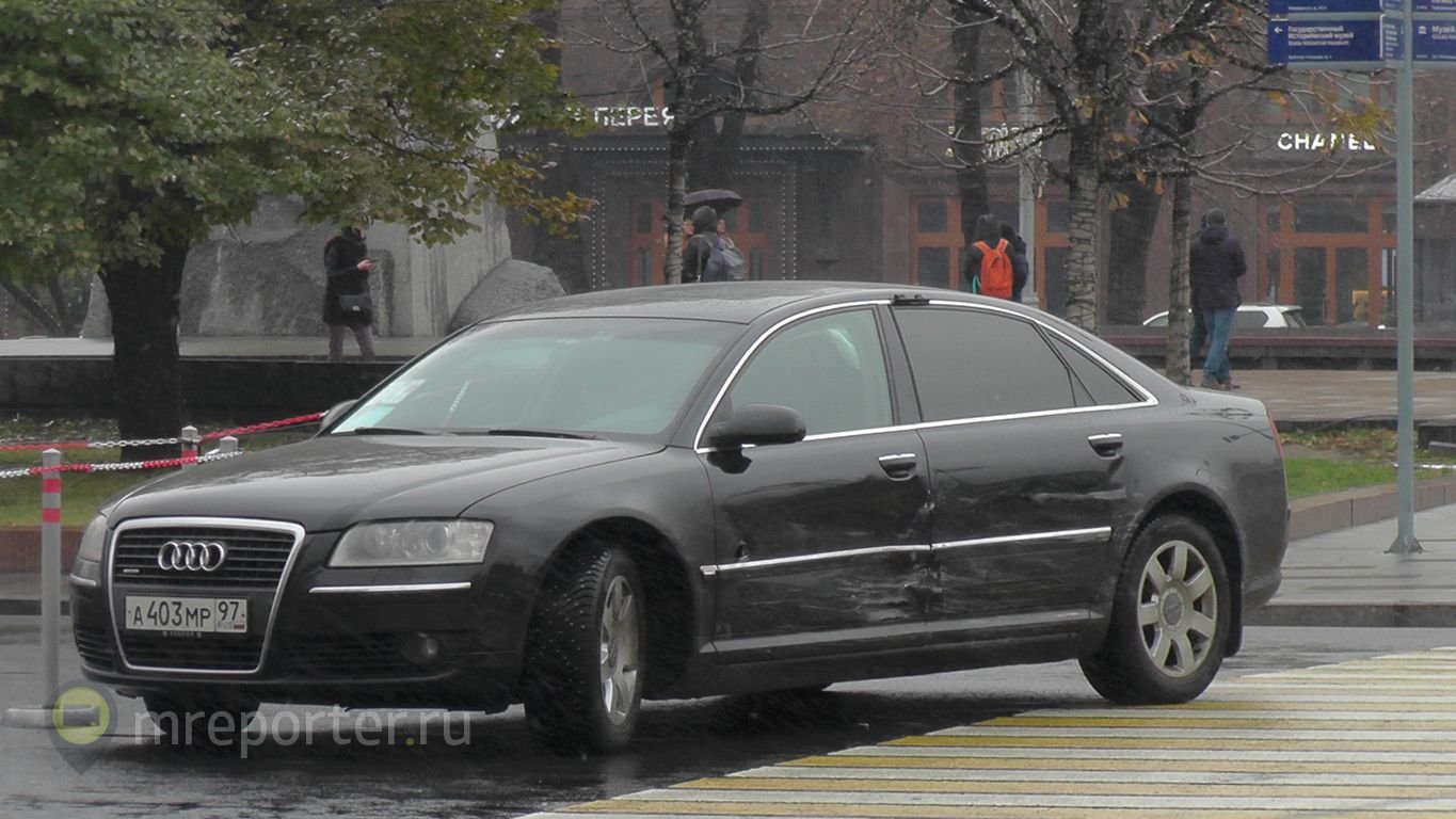 ДТП в Москве, полицейский автомобиль и машина с номером А403МР97