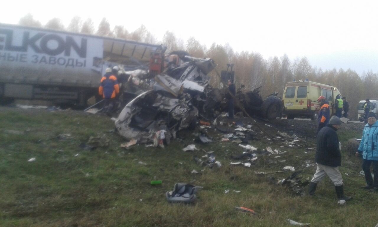 В ДТП в Башкирии на трассе М-5 несколько автомобилей превратились в металлолом (4).jpg