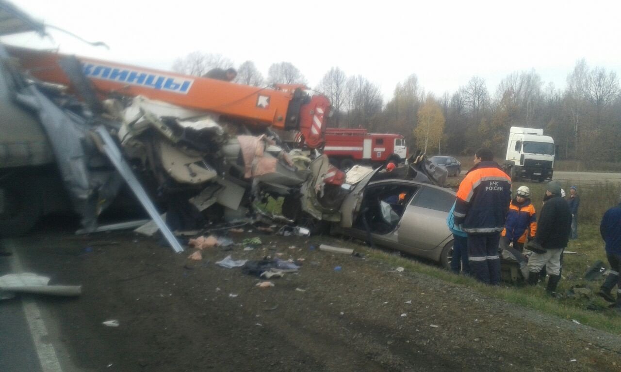 В ДТП в Башкирии на трассе М-5 несколько автомобилей превратились в металлолом (5).jpg