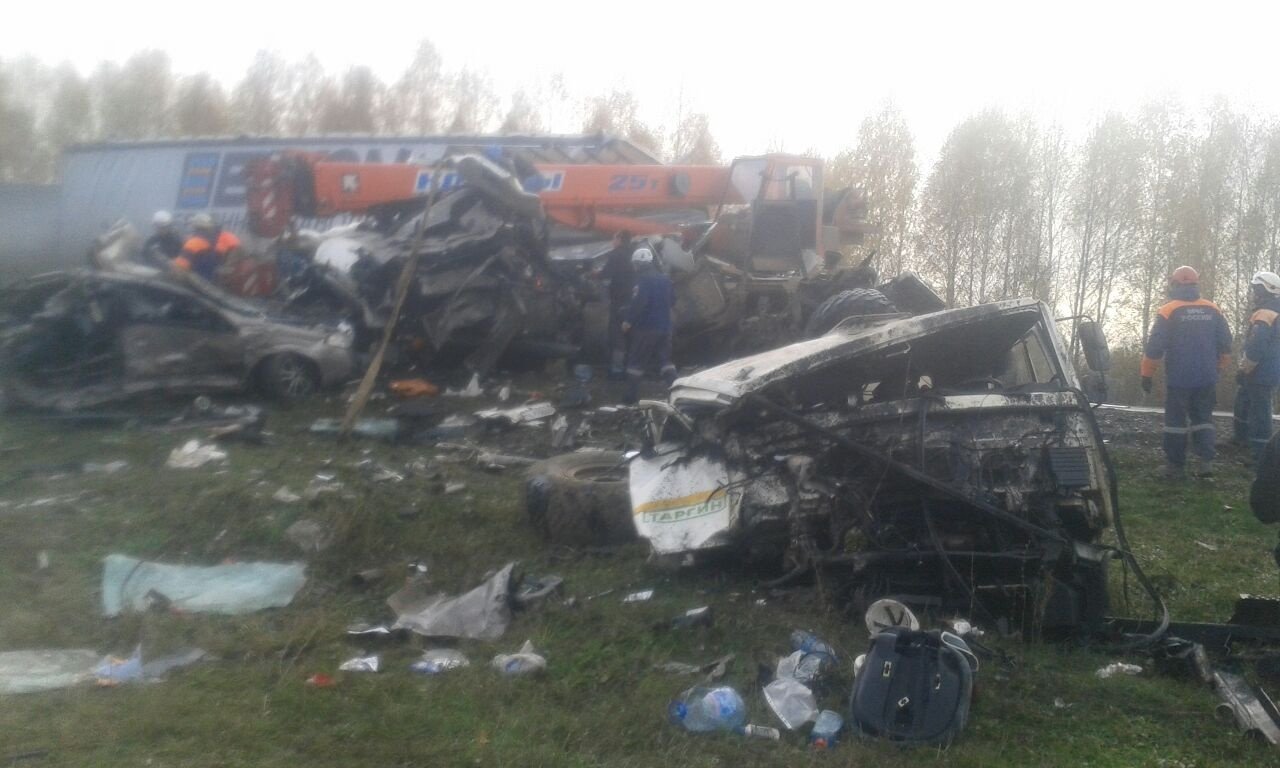 В ДТП в Башкирии на трассе М-5 несколько автомобилей превратились в металлолом (2).jpg