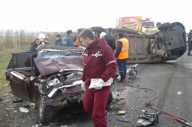 В ДТП на Ставрополье погибла семья из трех человек В ДТП на Ставрополье погибла семья из трех человек (1).jpg