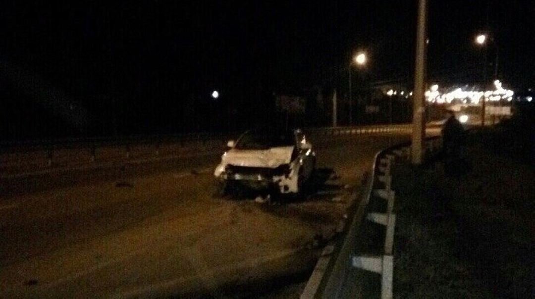 В ДТП в Севастополе иномарку разорвало пополам (2).jpg