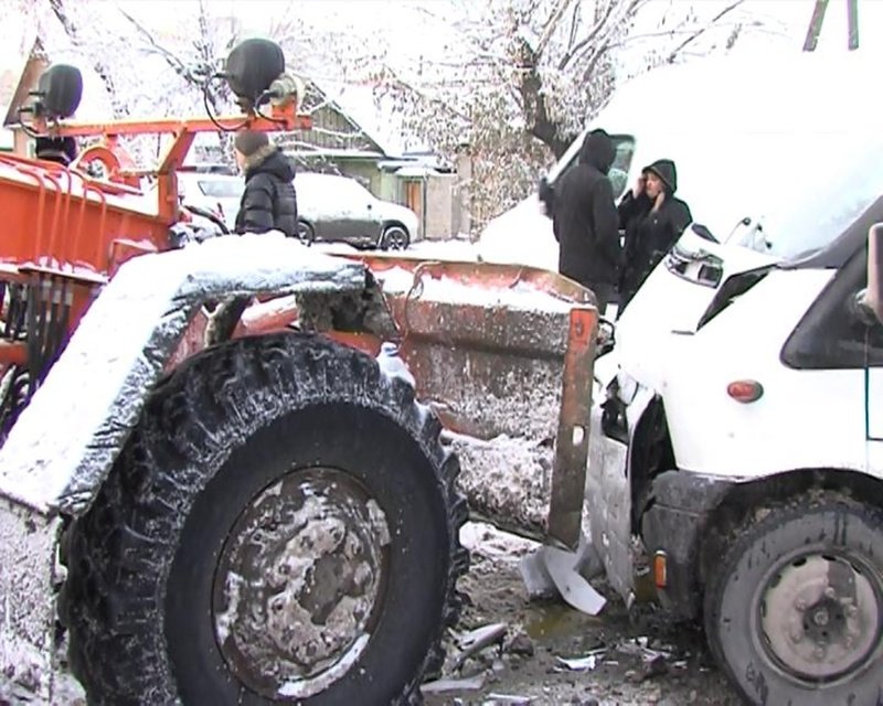 В ДТП с маршруткой в Тюмени пострадали пять человек, включая детей В ДТП с маршруткой в Тюмени пострадали пять человек, включая детей (1).jpg