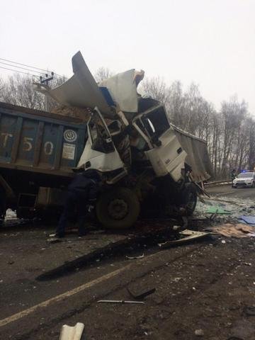 В ДТП с двумя фурами в Подмосковье погибли оба водителя В ДТП с двумя фурами в Подмосковье погибли оба водителя (2)
