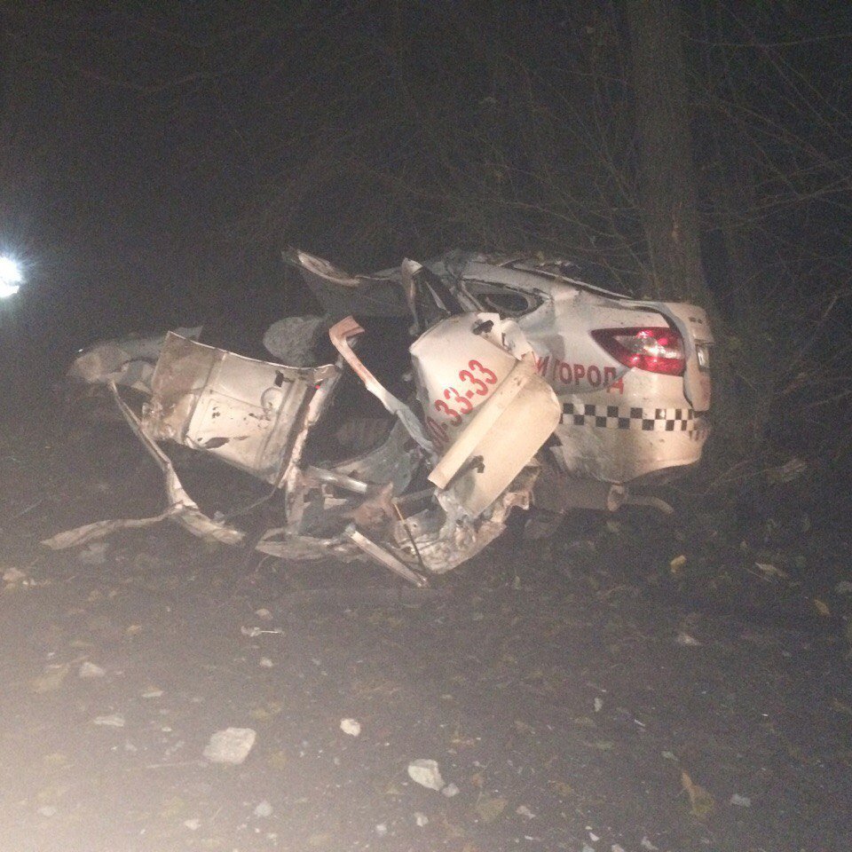 В ночном ДТП в Симферополе погиб таксист В ночном ДТП в Симферополе погиб таксист (2)
